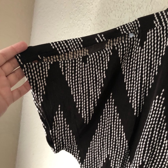 Chico’s peek shoulder sleeve black print top. - Picture 3 of 4
